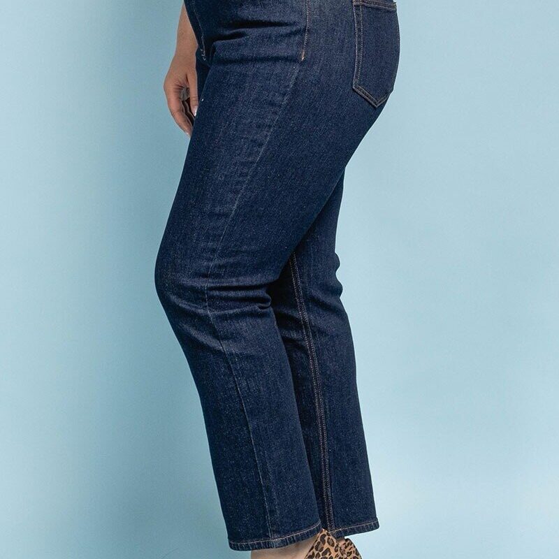 CLARA Curvy straight